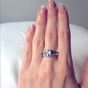 Silver stone ring